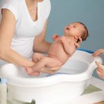 cách chăm sóc trẻ 2 tháng tuổi
