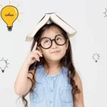 Trẻ khám phá thiên nhiên giúp phát triển trí tuệ.