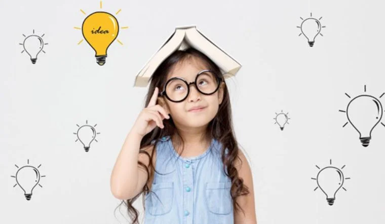 Trẻ khám phá thiên nhiên giúp phát triển trí tuệ.