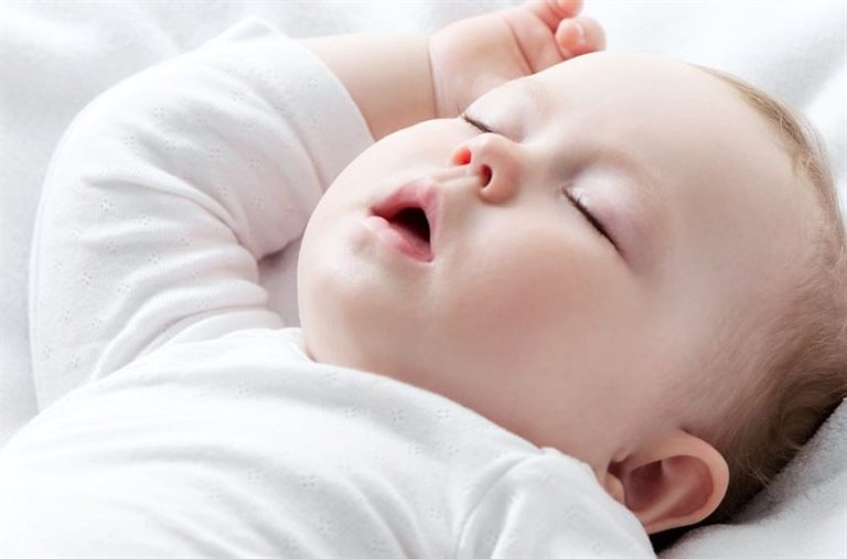 Chăm sóc bé 4 tháng tuổi
